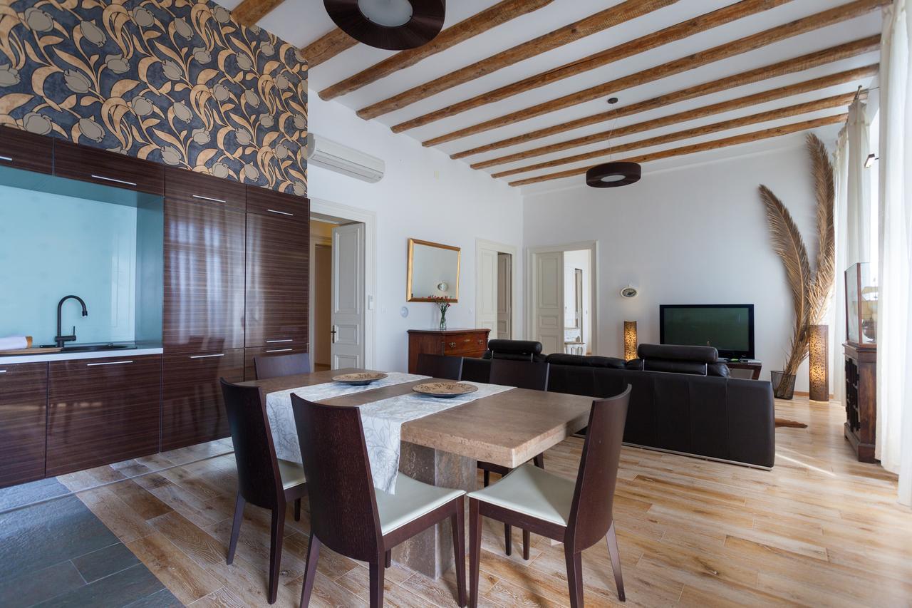 Luxury Beachfront Banje Apartamento
